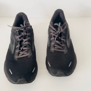Brooks Adrenaline GTS 22 Men’s running shoes in a black/ebony color‎ Sz 12.5